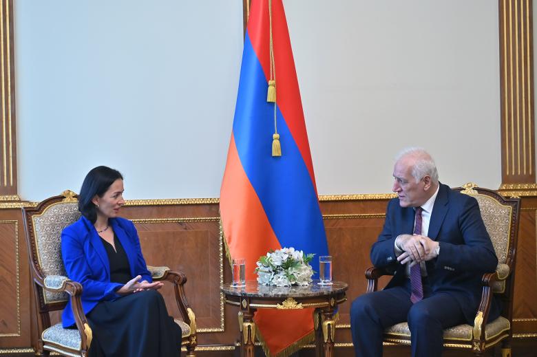 Img default alt hy